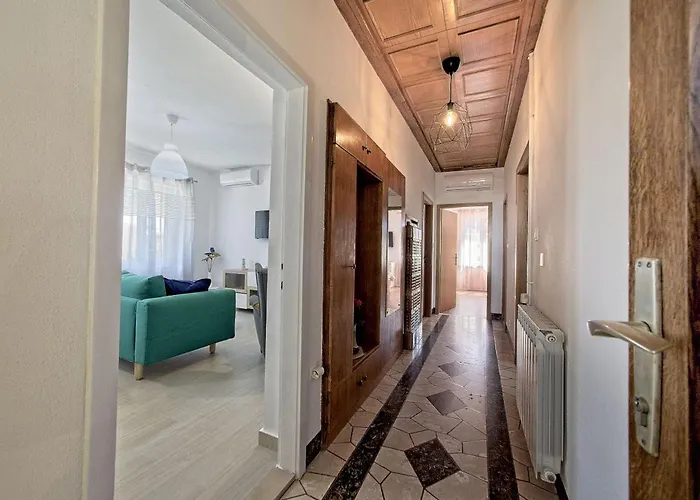 Nikica Apartment Postira