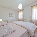 Nikica Apartmán Postira